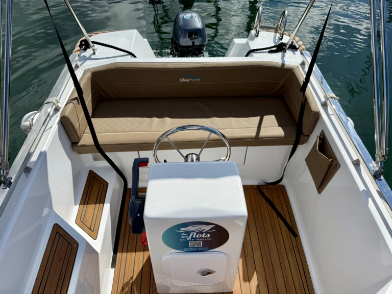 Motorboat to hire Combrit at the best price