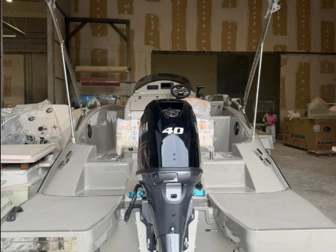 Hire Motorboat Clear with a boat licence