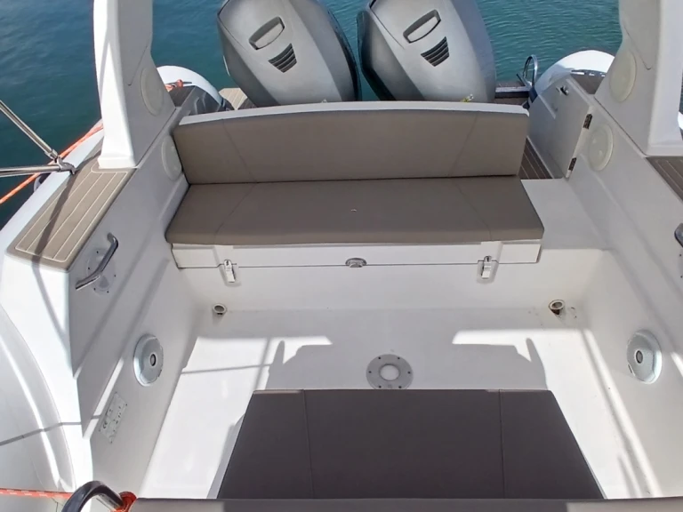 Hire RIB Capelli with a boat licence