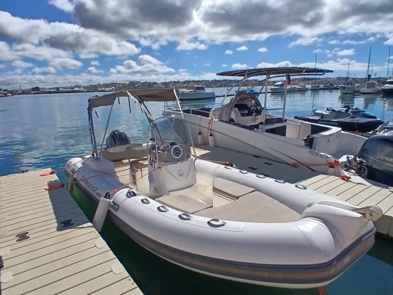 Yacht hire Portimão cheap Tempest 600