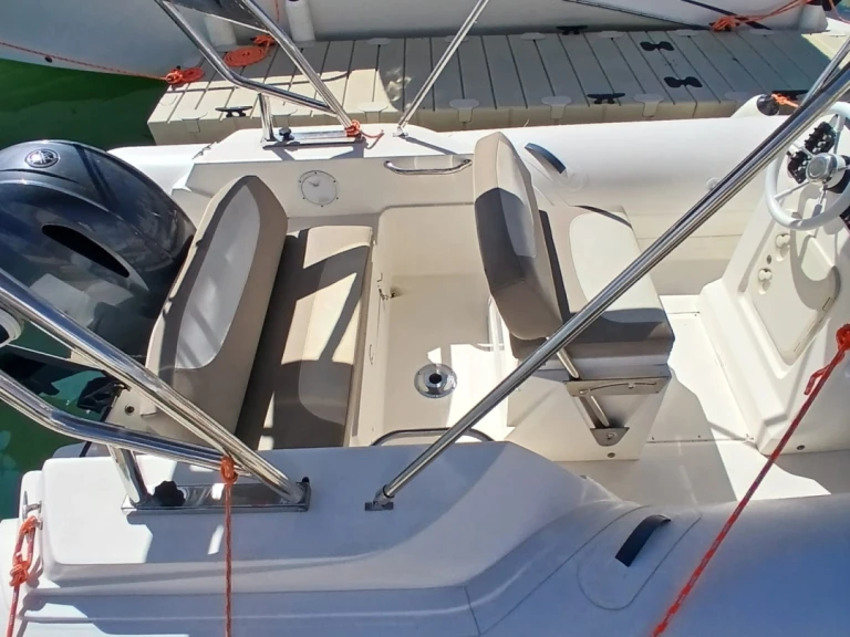 Charter a Capelli Tempest 600 in Portimão on Samboat