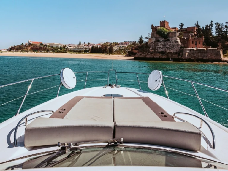 Charter a Sunseeker Camargue 50 in Portimão on Samboat