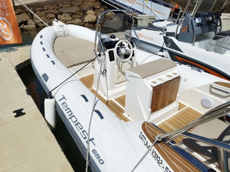 RIB hire in Portimão - Capelli Tempest 650