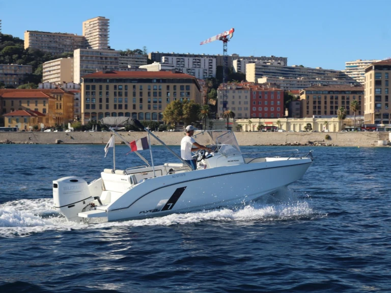 Hire a Bénéteau Flyer 7 SPACEdeck Portimão