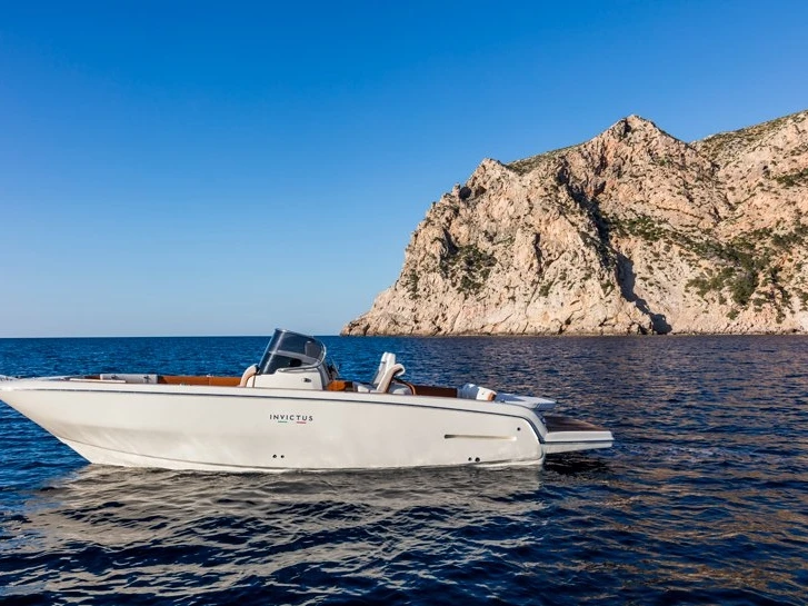 Hire Motorboat with or without skipper Invictus  Portimão
