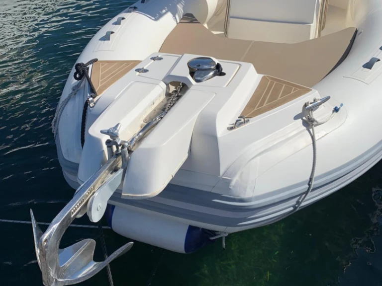 Hire RIB Capelli with a boat licence