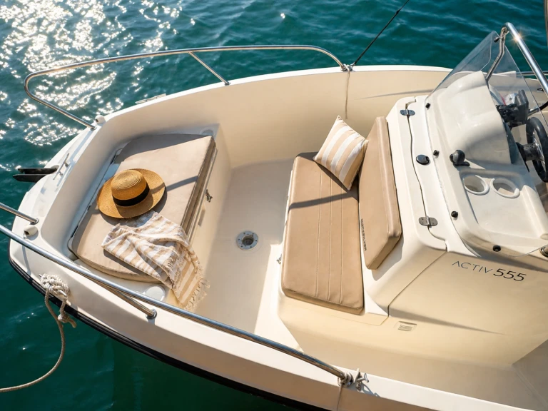 Hire a Quicksilver Activ 555 Open Port-Camargue