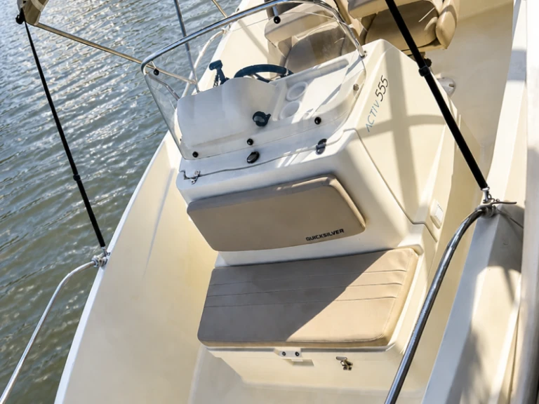 Motorboat hire in Port-Camargue - Quicksilver Activ 555 Open
