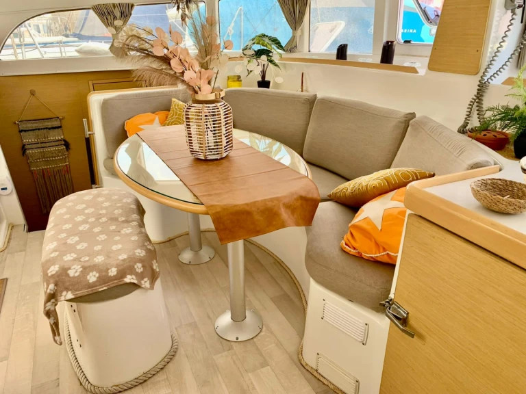 Hire a Lagoon Lagoon 380 S2 Empuriabrava