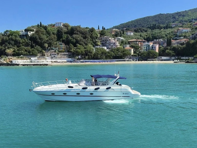 Motorboat to hire Porto Mirabello at the best price