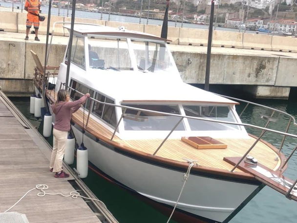 Hire Motorboat with or without skipper Cris-Craft Mahón