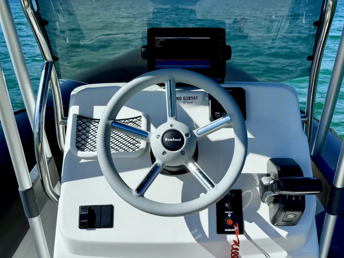 Motorboat to hire Aix-les-Bains at the best price