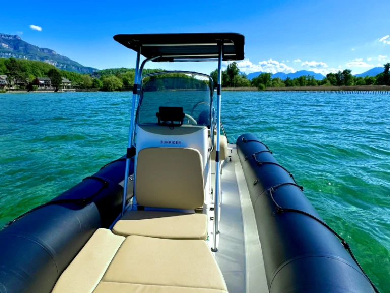 Motorboat hire in Aix-les-Bains - Bombard Sunrider 650