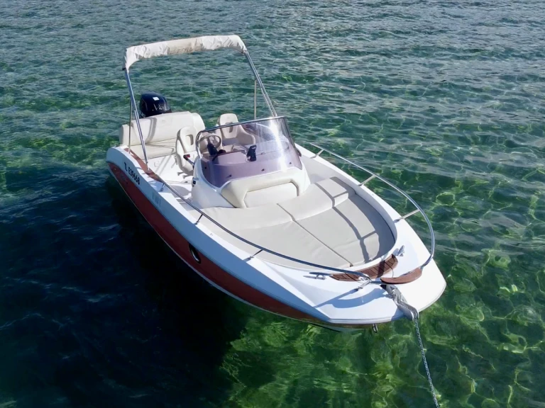 Hire Motorboat Sessa Marine with a boat licence