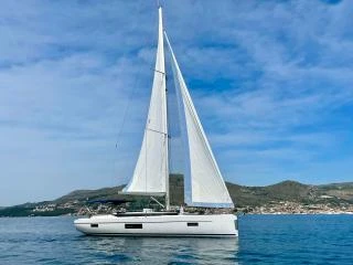 Sailboat to hire Kaštela at the best price