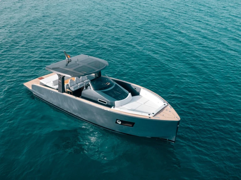 Charter a Vanguard Tesoro T40 INBOARD in Chaniá on Samboat