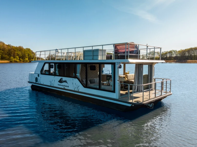 Hire Canal boat Luxboot with a boat licence