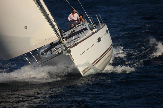 Charter a Jeanneau Jeanneau 53 in Lávrio on Samboat