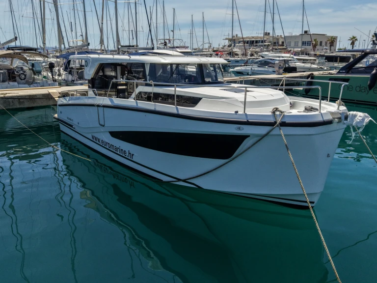 Yacht hire Split cheap Delphia 10 Sedan