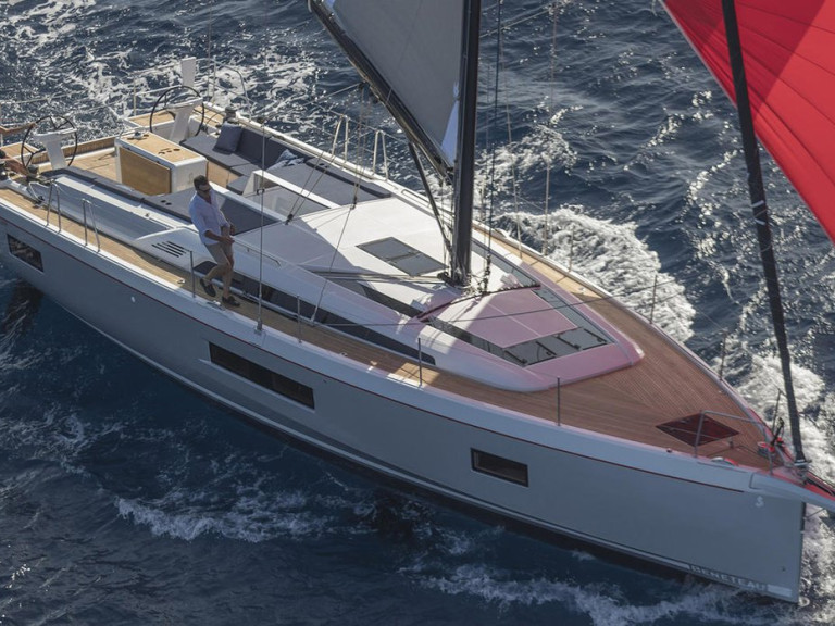 Hire Sailboat Bénéteau with a boat licence