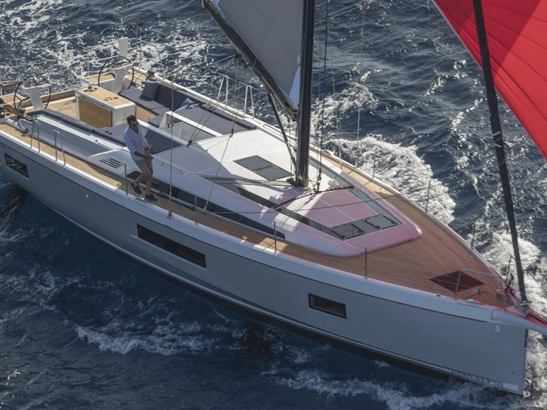 Hire Sailboat Bénéteau with a boat licence
