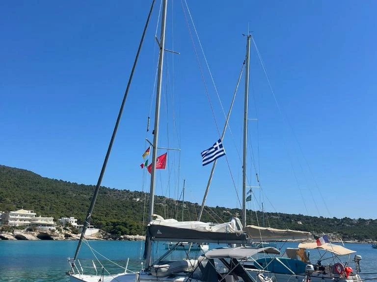 Hire Sailboat with or without skipper Jeanneau Néa Péramos
