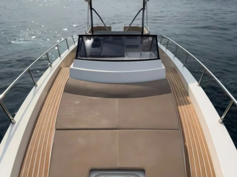 Hire Motorboat Fiart with a boat licence