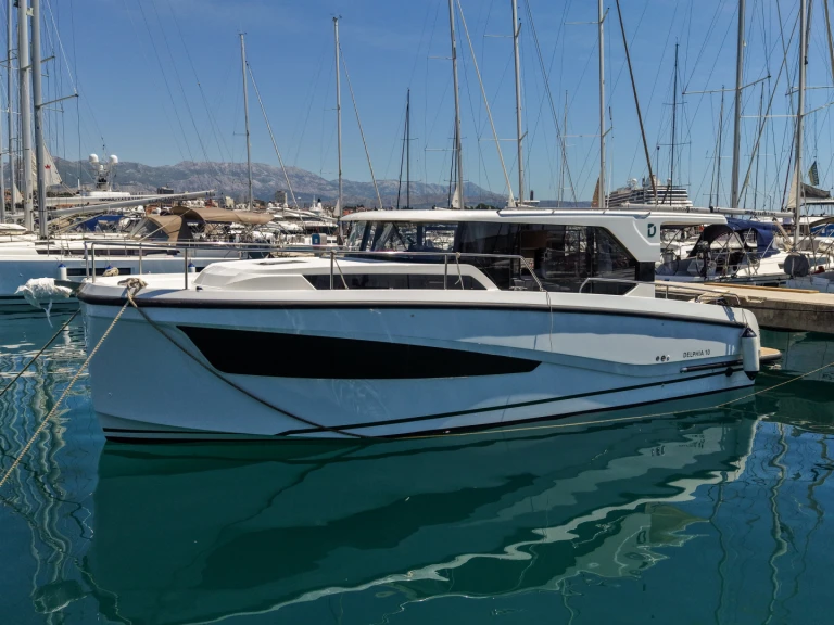 Yacht charter Split - Delphia Delphia 10 Sedan on SamBoat