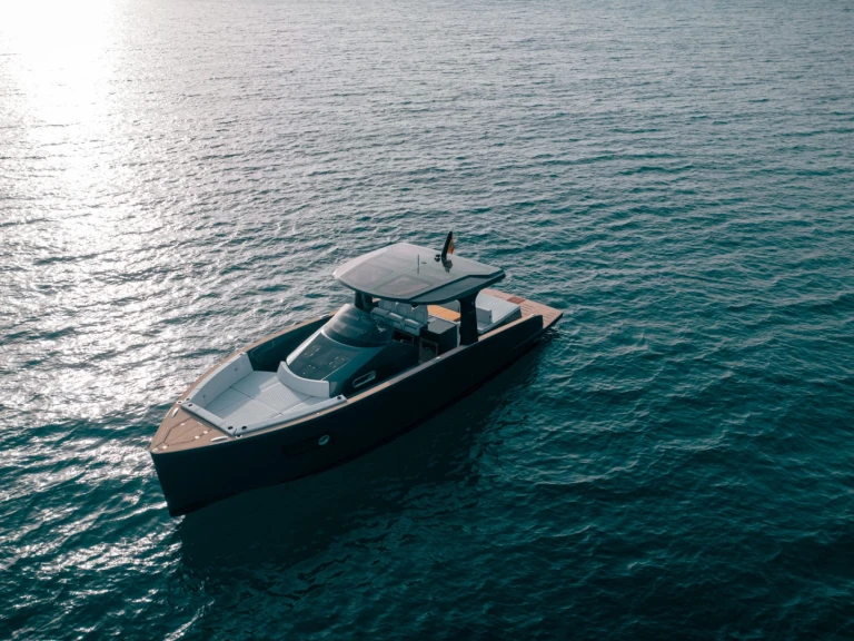 Hire Motorboat Vanguard with a boat licence