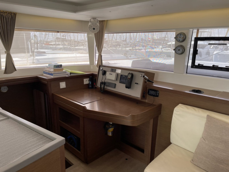 Charter a Lagoon Lagoon 450 F in Alimos on Samboat