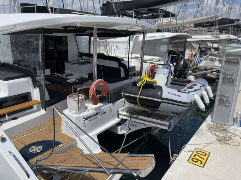Hire Catamaran Lagoon with a boat licence