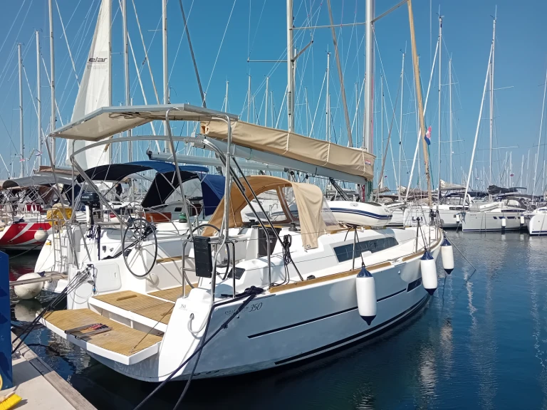 Charter a Dufour Dufour 350 Grand Large in Biograd na Moru on Samboat