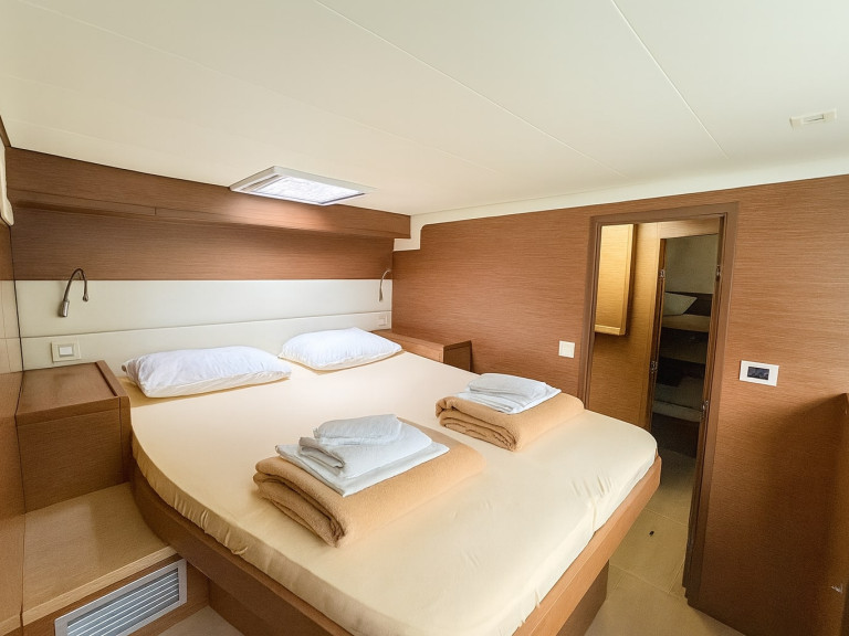 Hire Catamaran with or without skipper Lagoon Lávrio