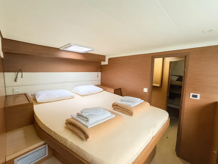 Hire Catamaran with or without skipper Lagoon Lávrio