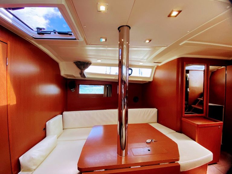 Sailboat hire in Alimos - Bénéteau Oceanis 41.1