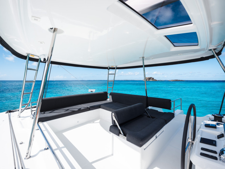Hire Catamaran Lagoon with a boat licence