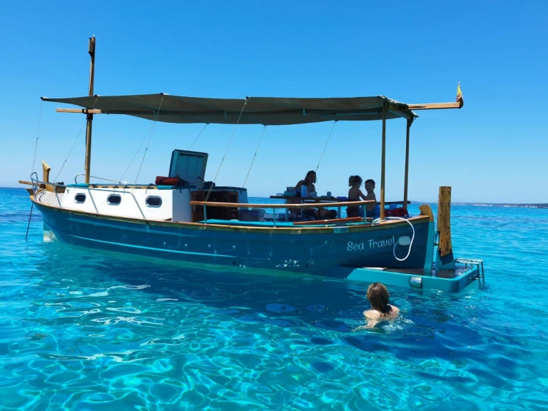 Motorboat hire in Mahón - Llaut capeador 43