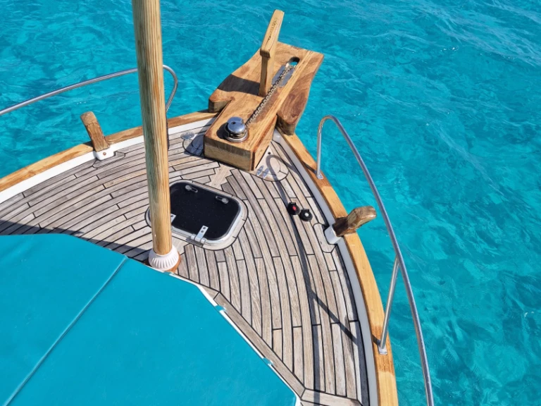 Hire Motorboat with or without skipper Llaut capeador Mahón