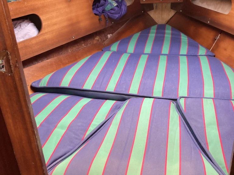 Charter a Jeanneau Poker in Bono on Samboat