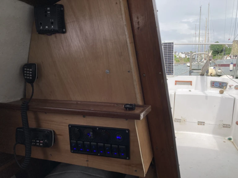Hire Sailboat with or without skipper Jeanneau Bono