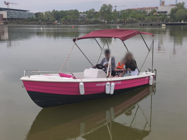 Yacht hire Istres cheap Livia 450