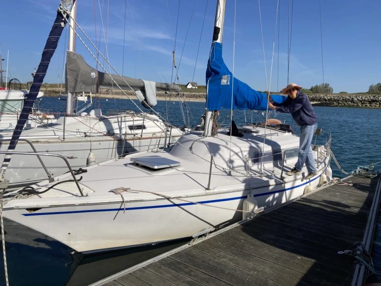 Charter a Jeanneau Poker in Bono on Samboat