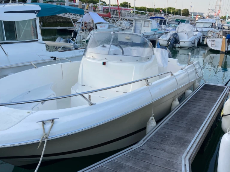 Charter a Jeanneau Cap Camarat 635 Open in Royan on Samboat