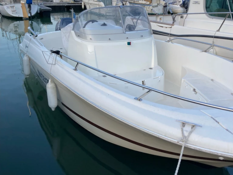 Hire Motorboat with or without skipper Jeanneau Royan