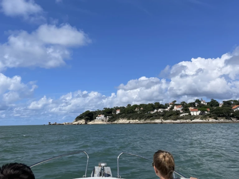 Motorboat to hire Royan at the best price