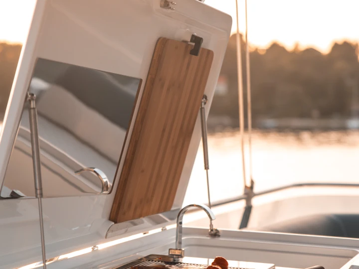 Hire a Galeon Galeon 440 Fly Seget Donji
