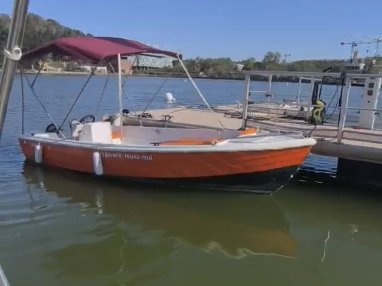 Yacht charter Istres - Naval plastica Livia 450 on SamBoat