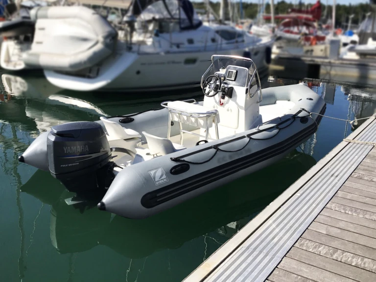 Yacht hire Bénodet cheap Pro Open 550 Black Limited