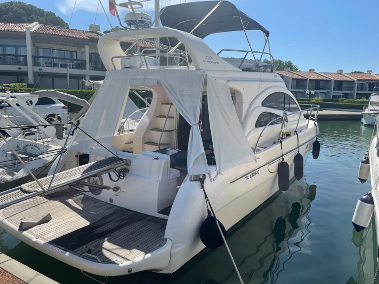 Charter a Intermare 42 Fly in Port de Saint Tropez on Samboat