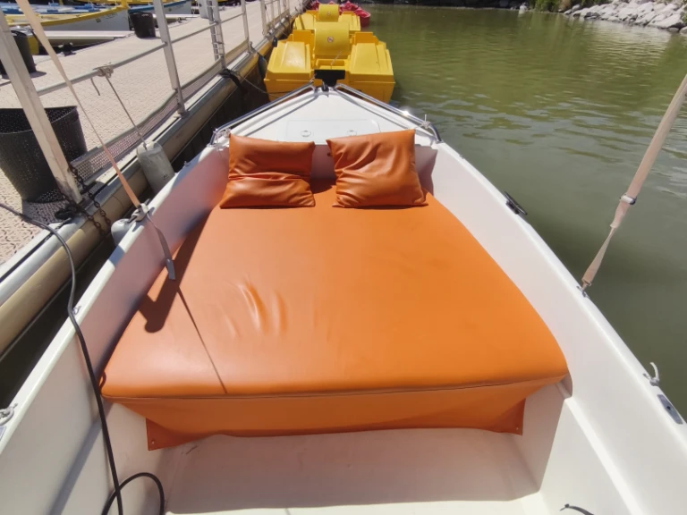 Yacht charter Istres - Naval plastica Livia 450 on SamBoat